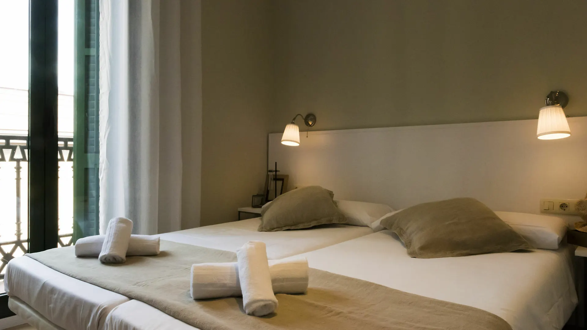 Four Petals Barcelona Boutique Apartments