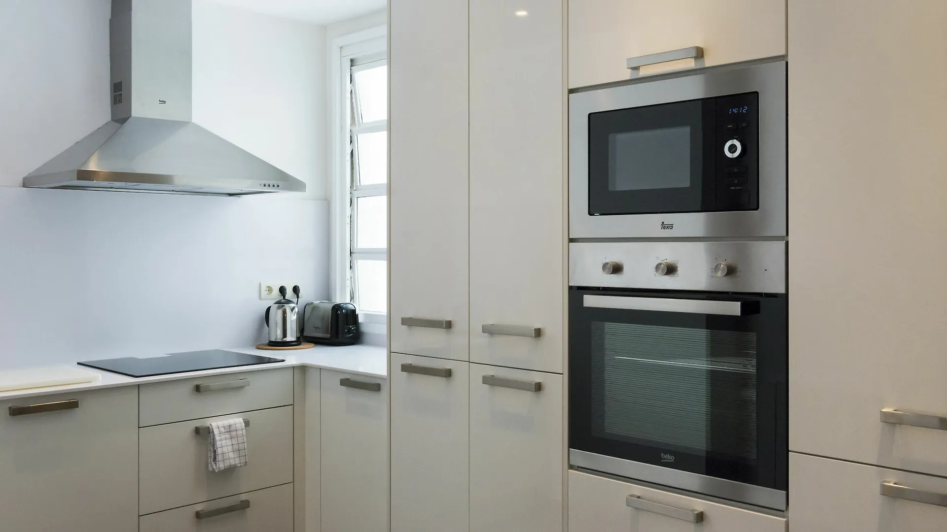 Four Petals Barcelona Boutique Apartments
