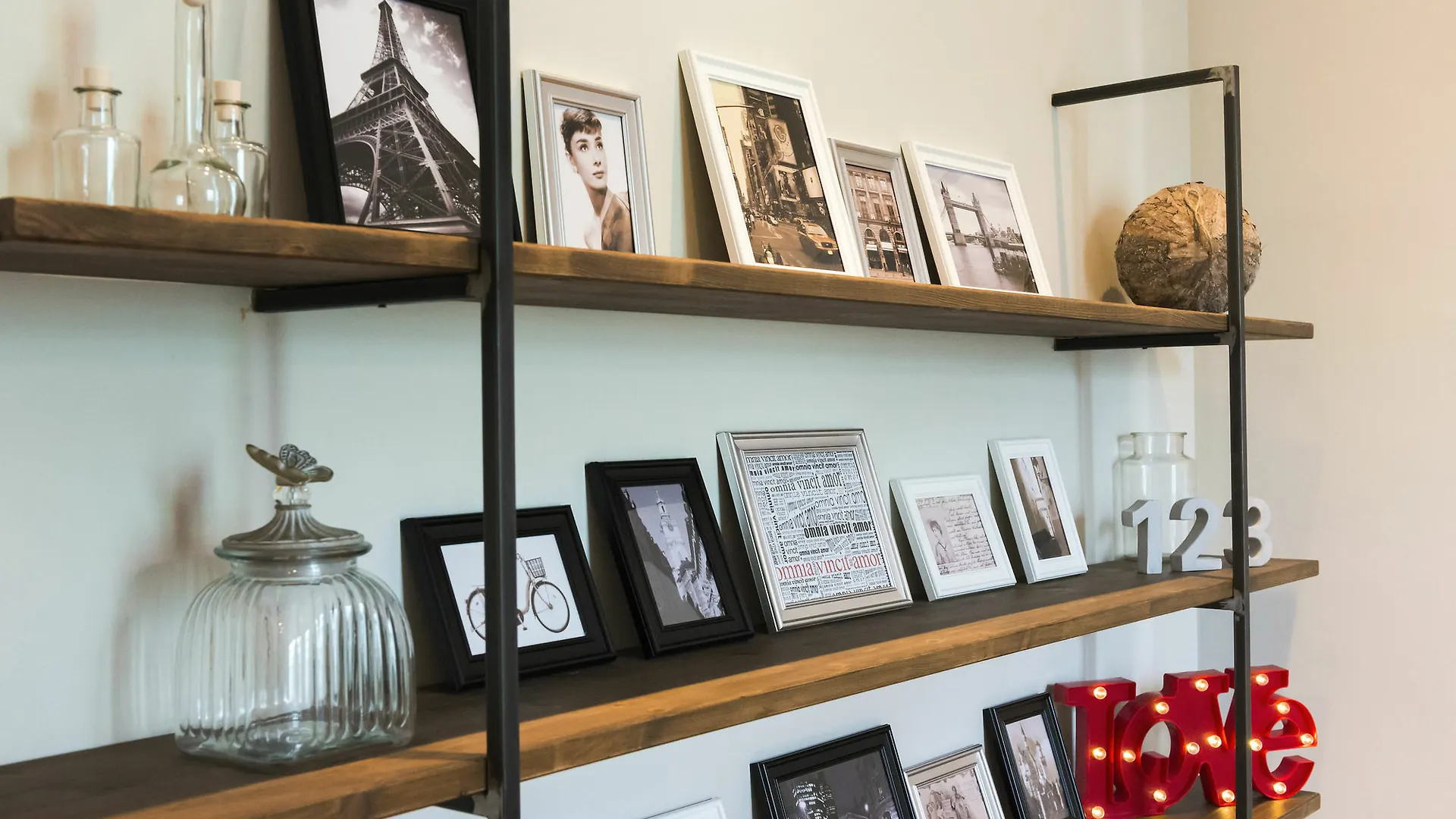 Four Petals Barcelona Boutique Apartments