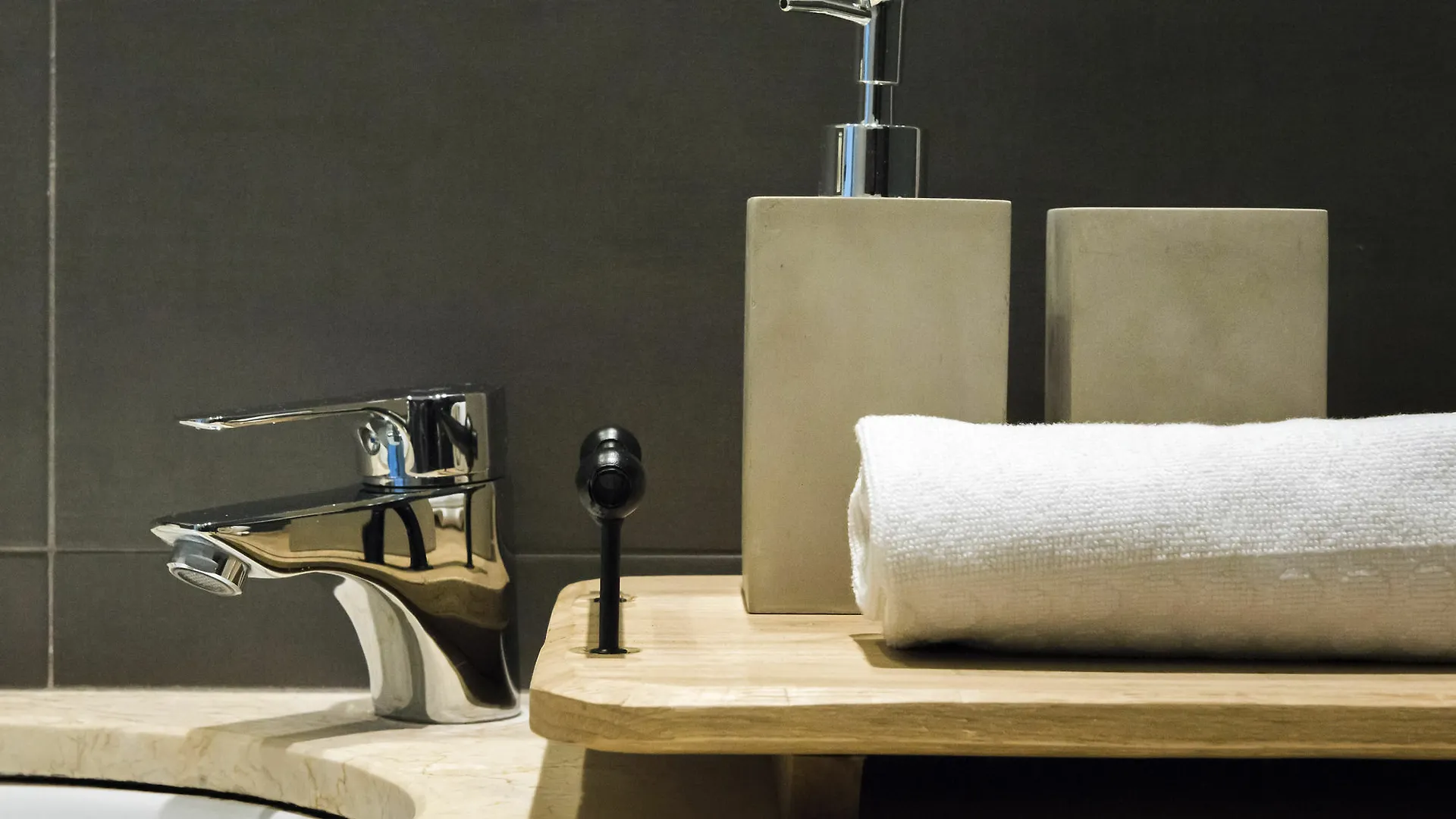 Four Petals Barcelona Boutique Apartments