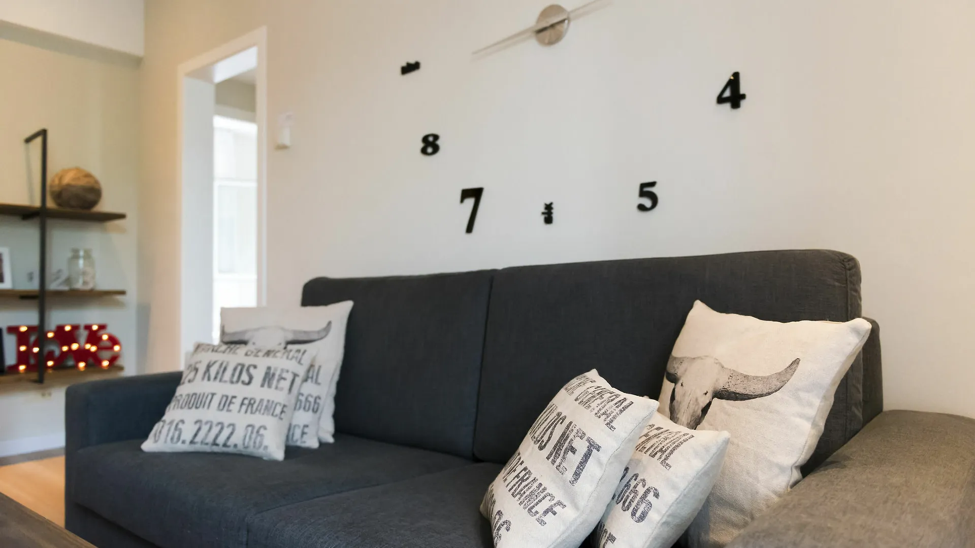 Four Petals Barcelona Boutique Apartments 0*,