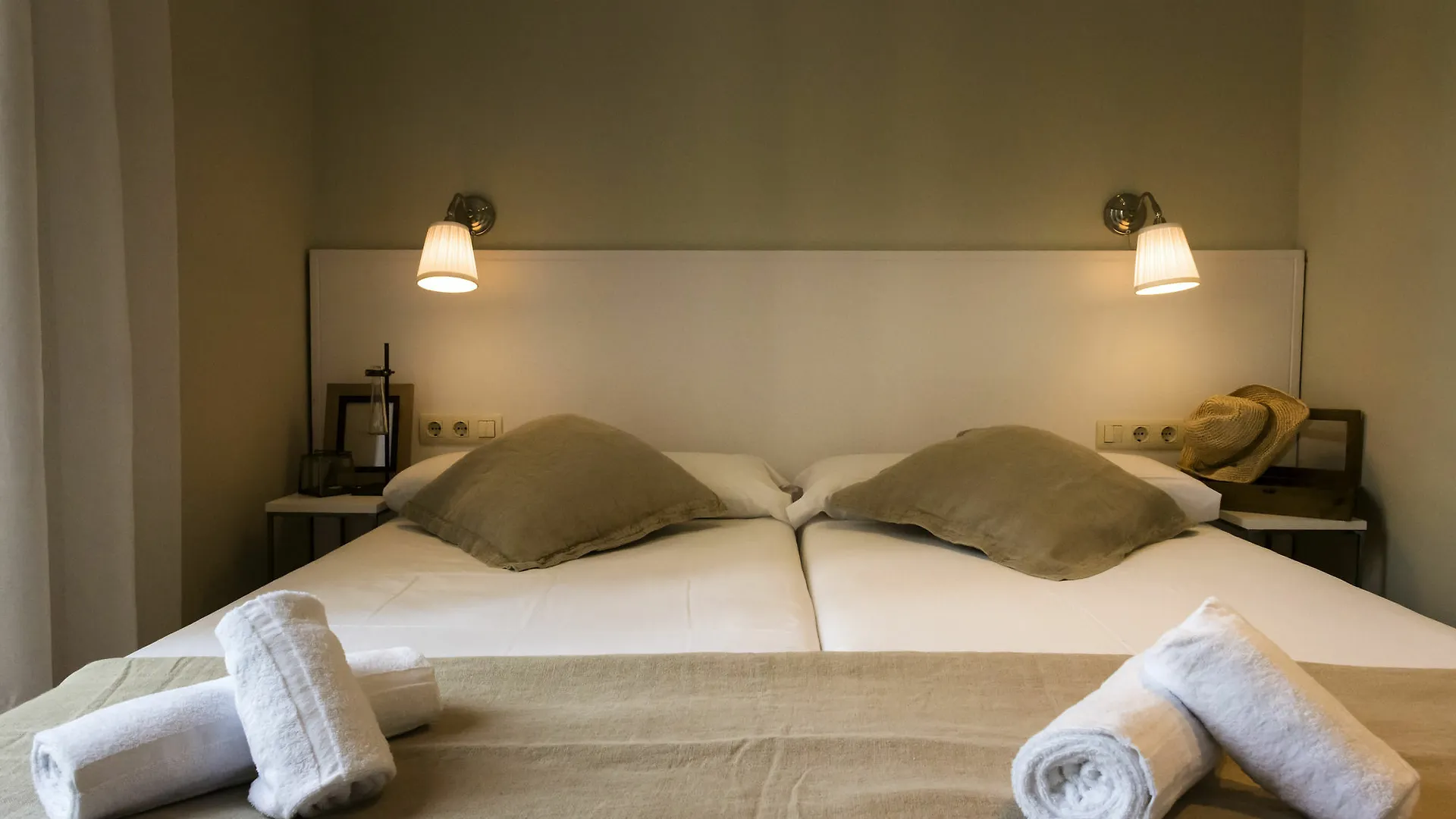 Four Petals Barcelona Boutique Apartments